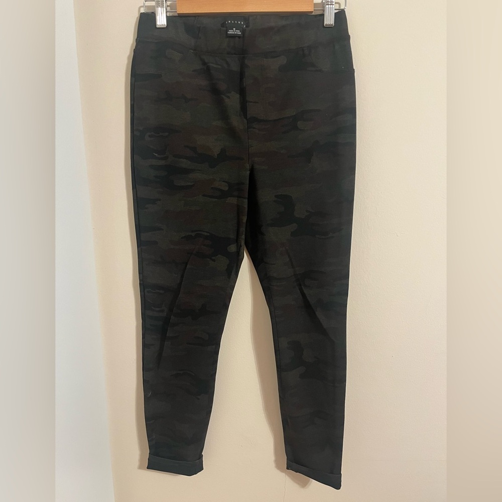 Sanctuary Camo Leggings - Black and Dark Green